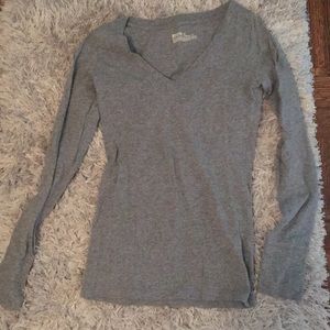 Gray Mossimo V neck long sleeved casual tee